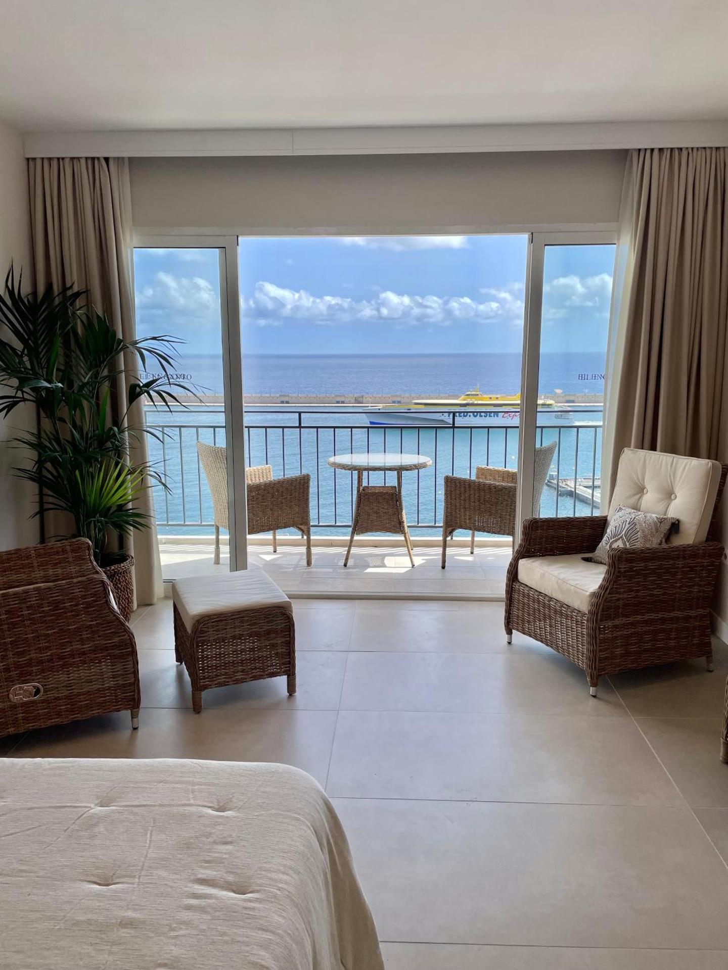 Home2Book El Encanto de La Bahía Santa Cruz