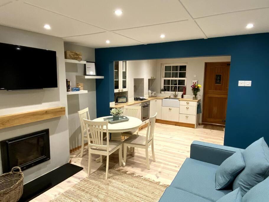 The Lost Lobster - 2 bedroom cottage with parking