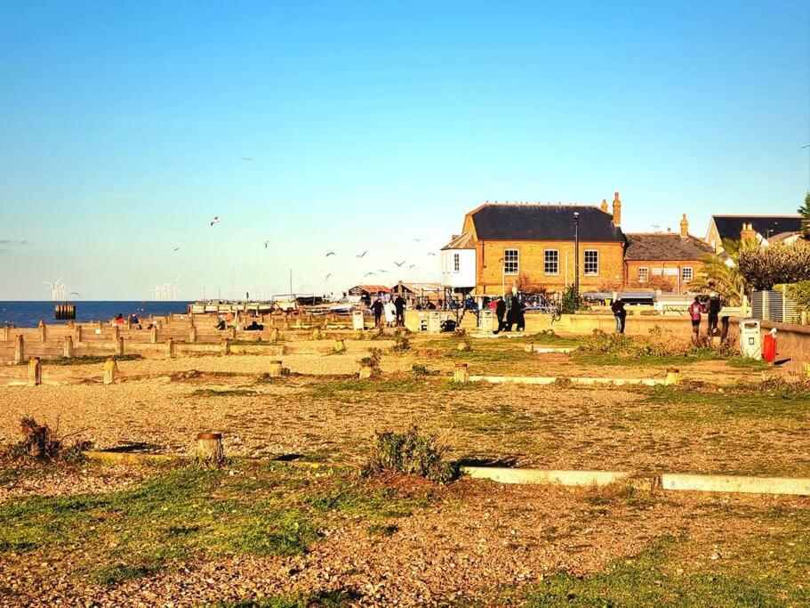 The Lost Lobster - 2 bedroom cottage with parking