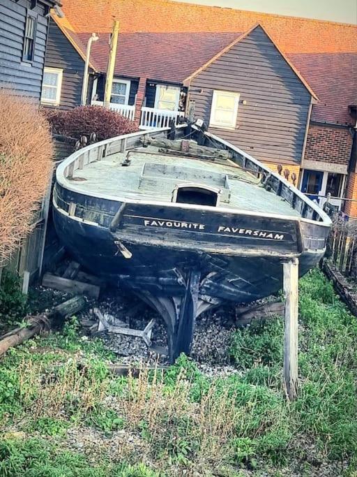 The Lost Lobster - 2 bedroom cottage with parking