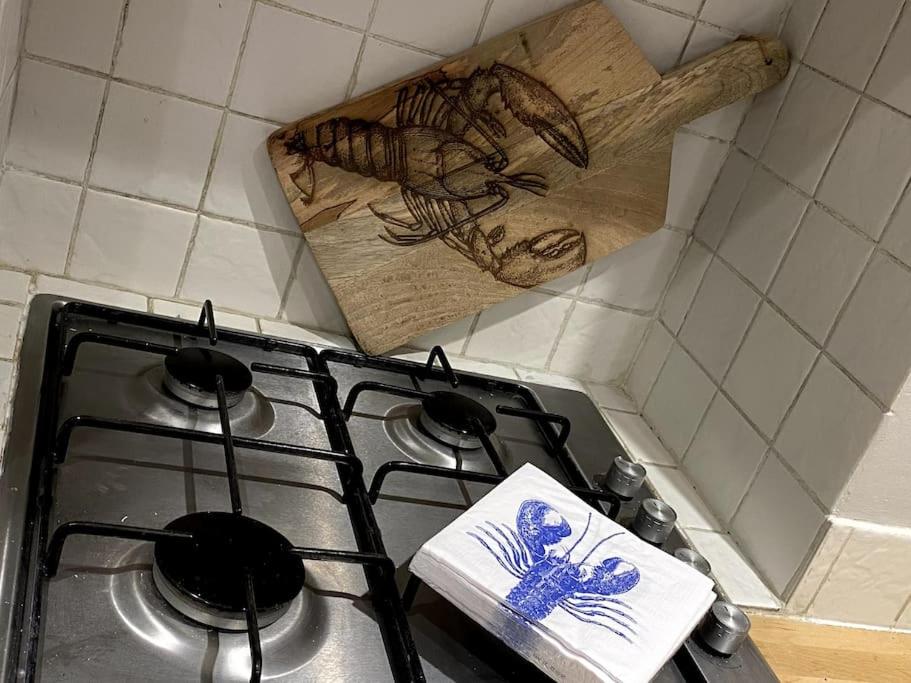 The Lost Lobster - 2 bedroom cottage with parking