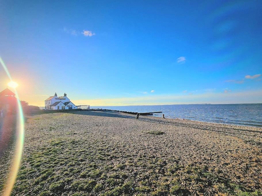 The Lost Lobster - 2 bedroom cottage with parking