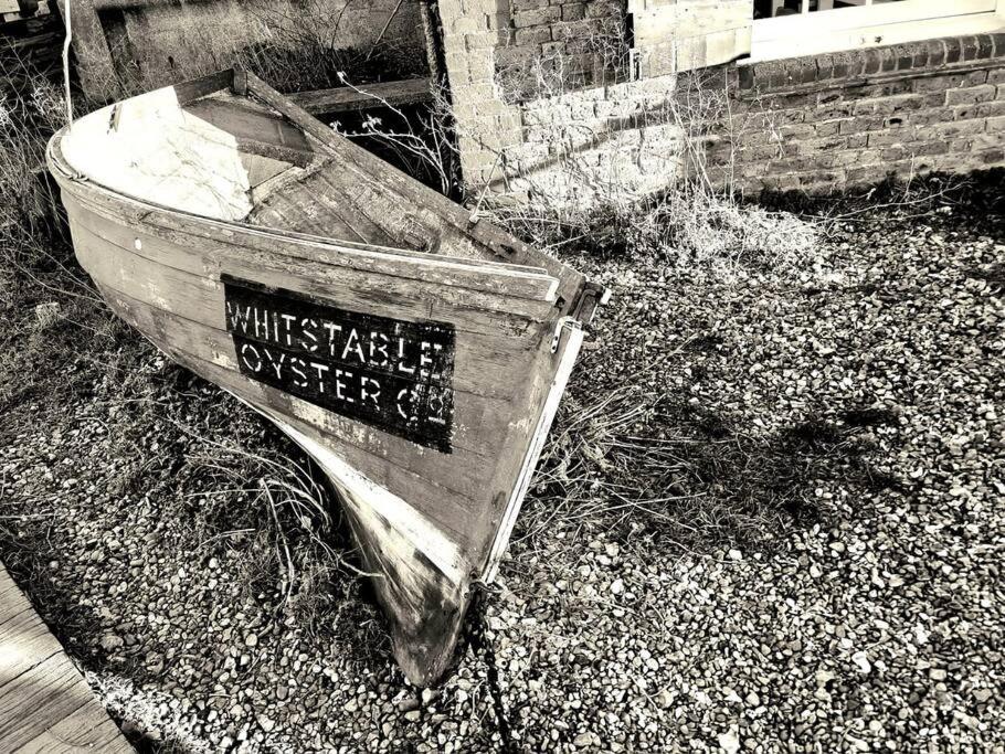 The Lost Lobster - 2 bedroom cottage with parking