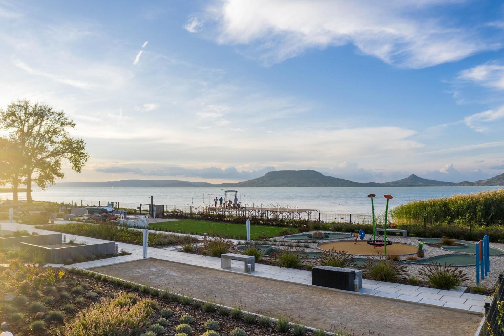 LakeView Apartment 305 Beachfront