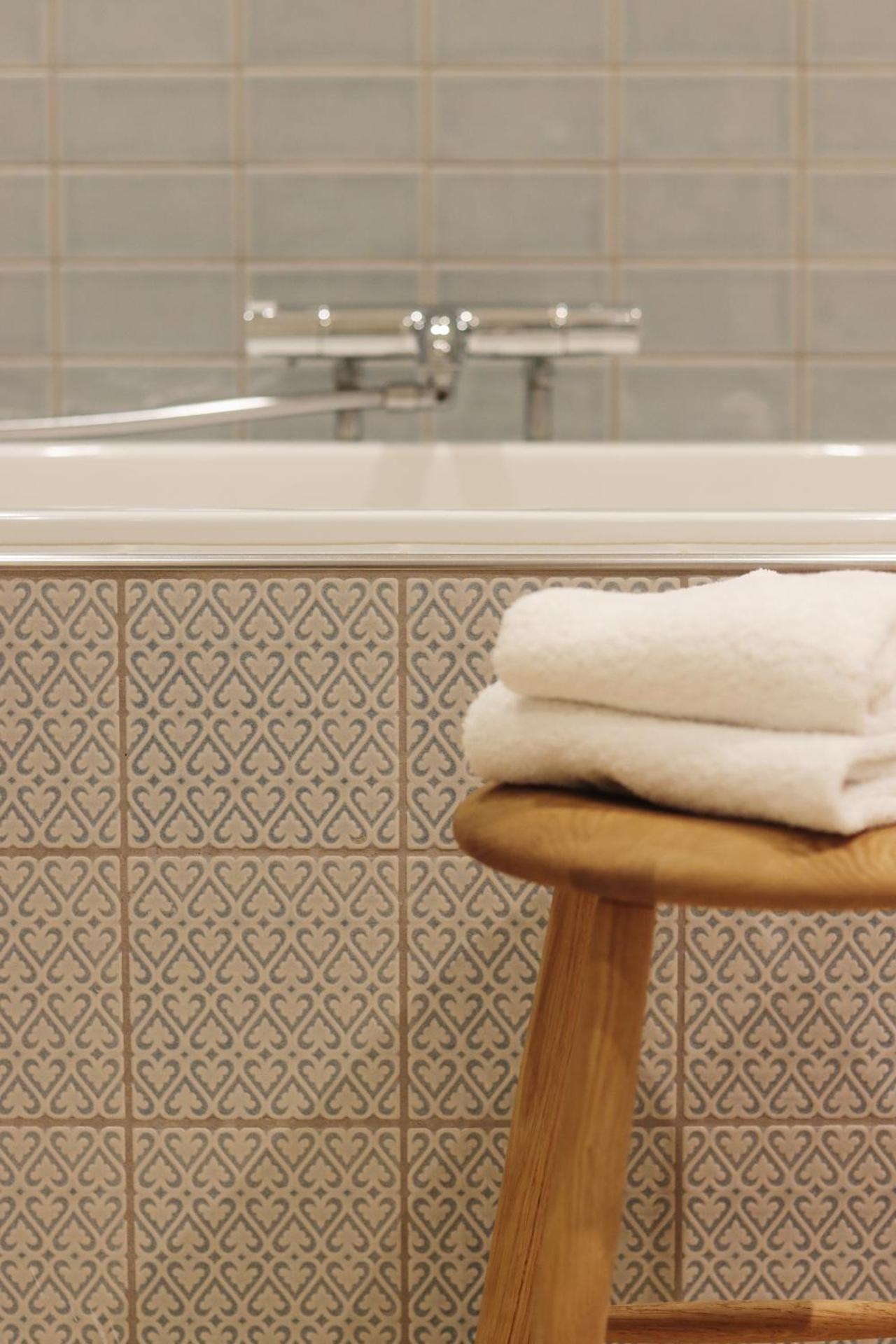 Deluxe Double Room with Balcony and Partial Sea View