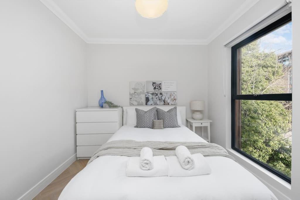 Pleasing 2bed flat 10min to Wimbledon tennis court