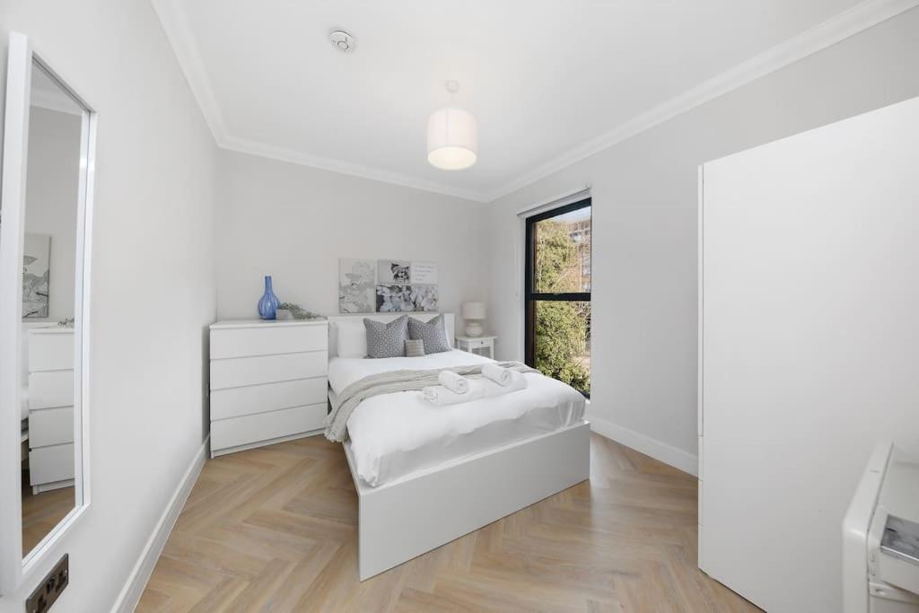 Pleasing 2bed flat 10min to Wimbledon tennis court