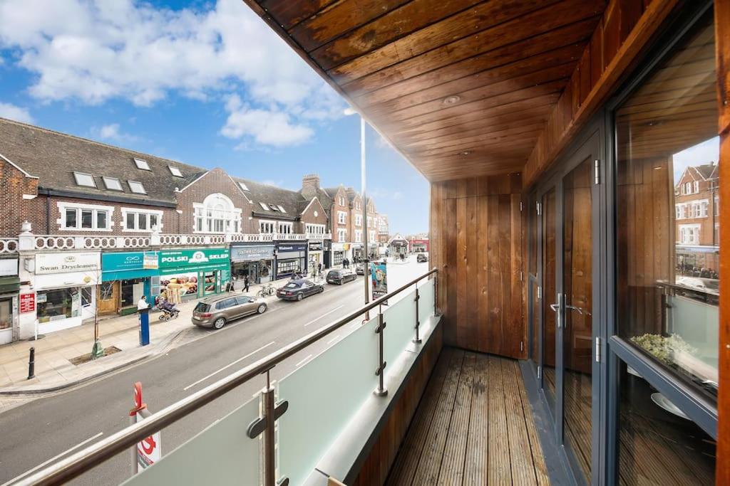 Pleasing 2bed flat 10min to Wimbledon tennis court