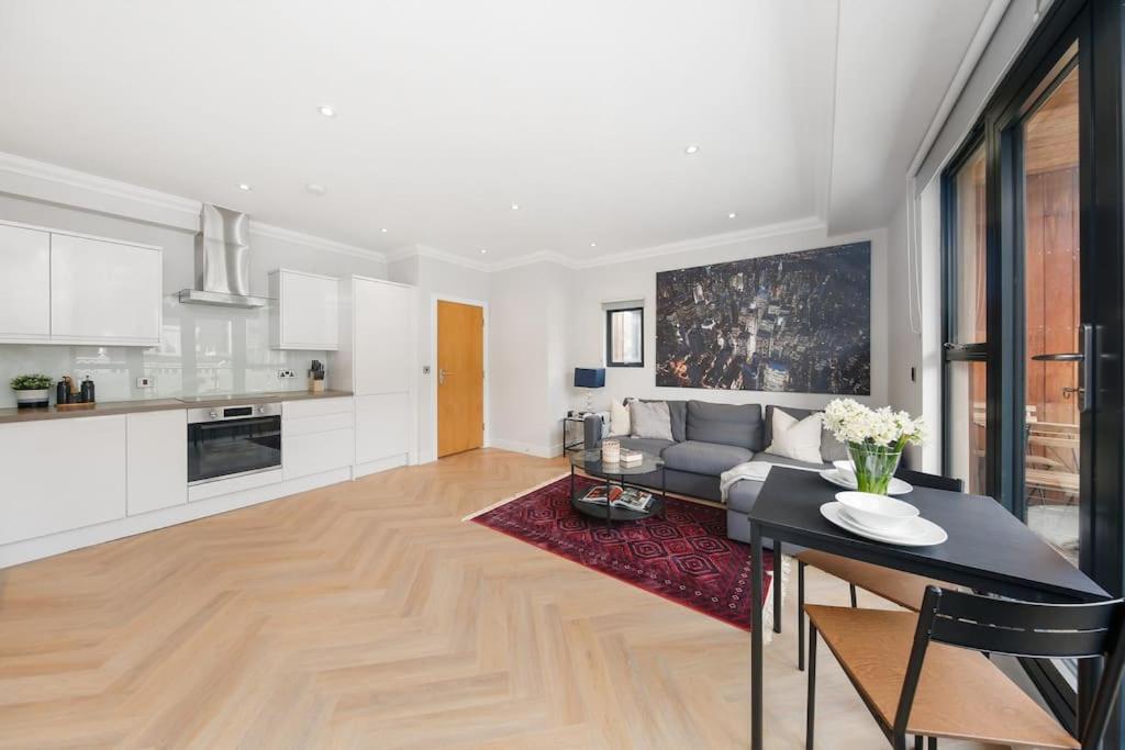 Pleasing 2bed flat 10min to Wimbledon tennis court