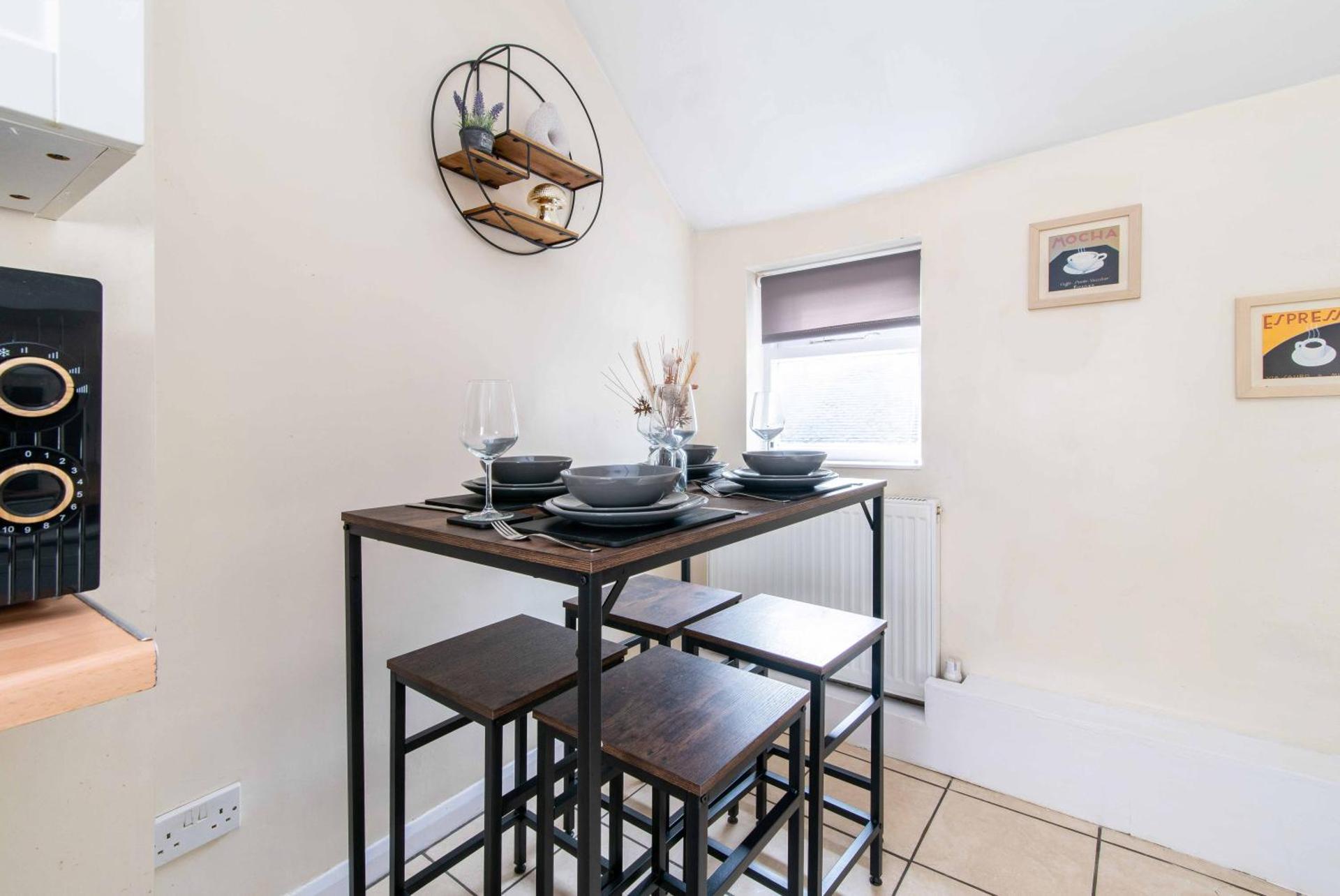 2Bed Contractor Flat - East Midlands Airport - Castle Donington central