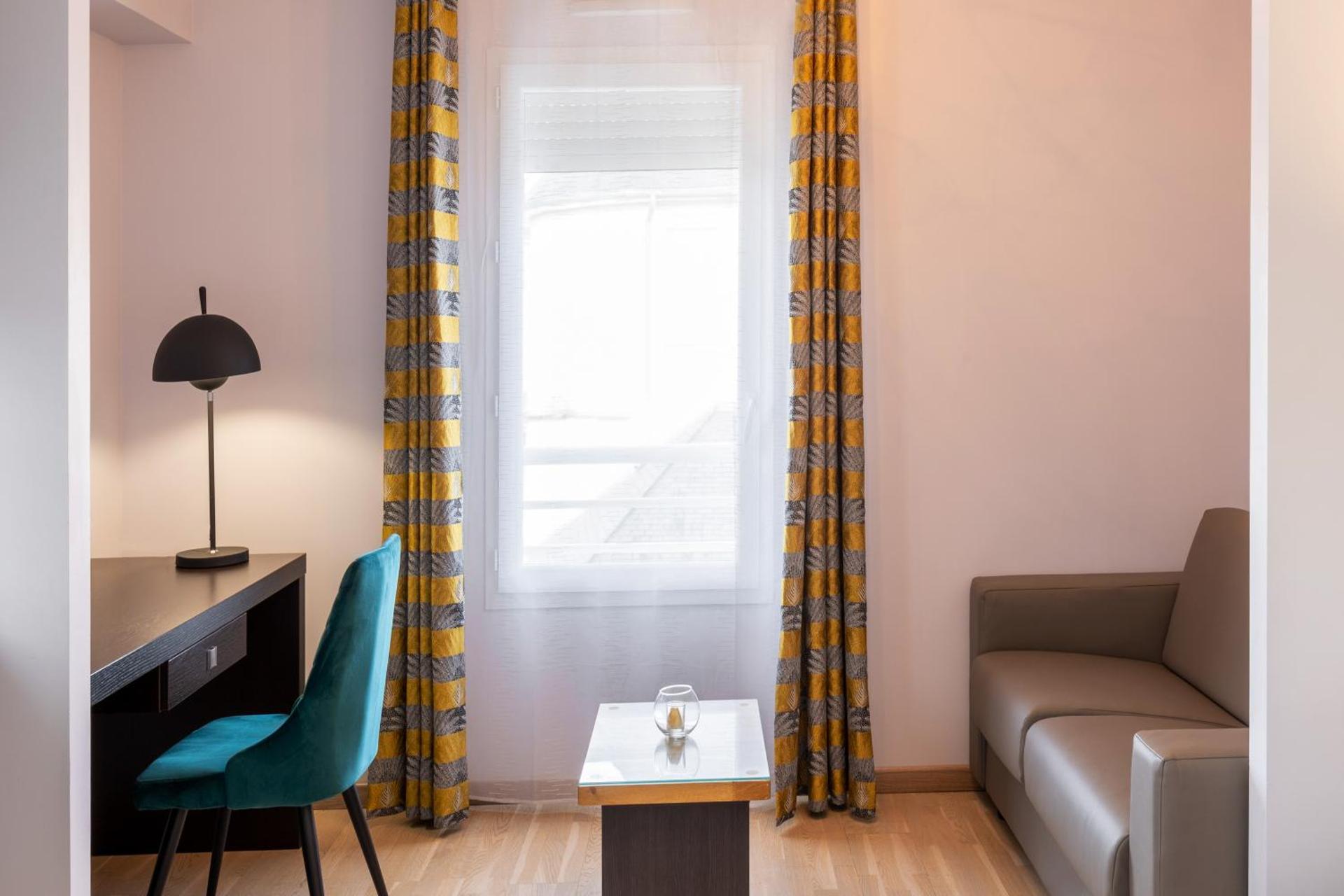 Junior Suite with Queen Bed and Sofa Bed - Non-Smoking