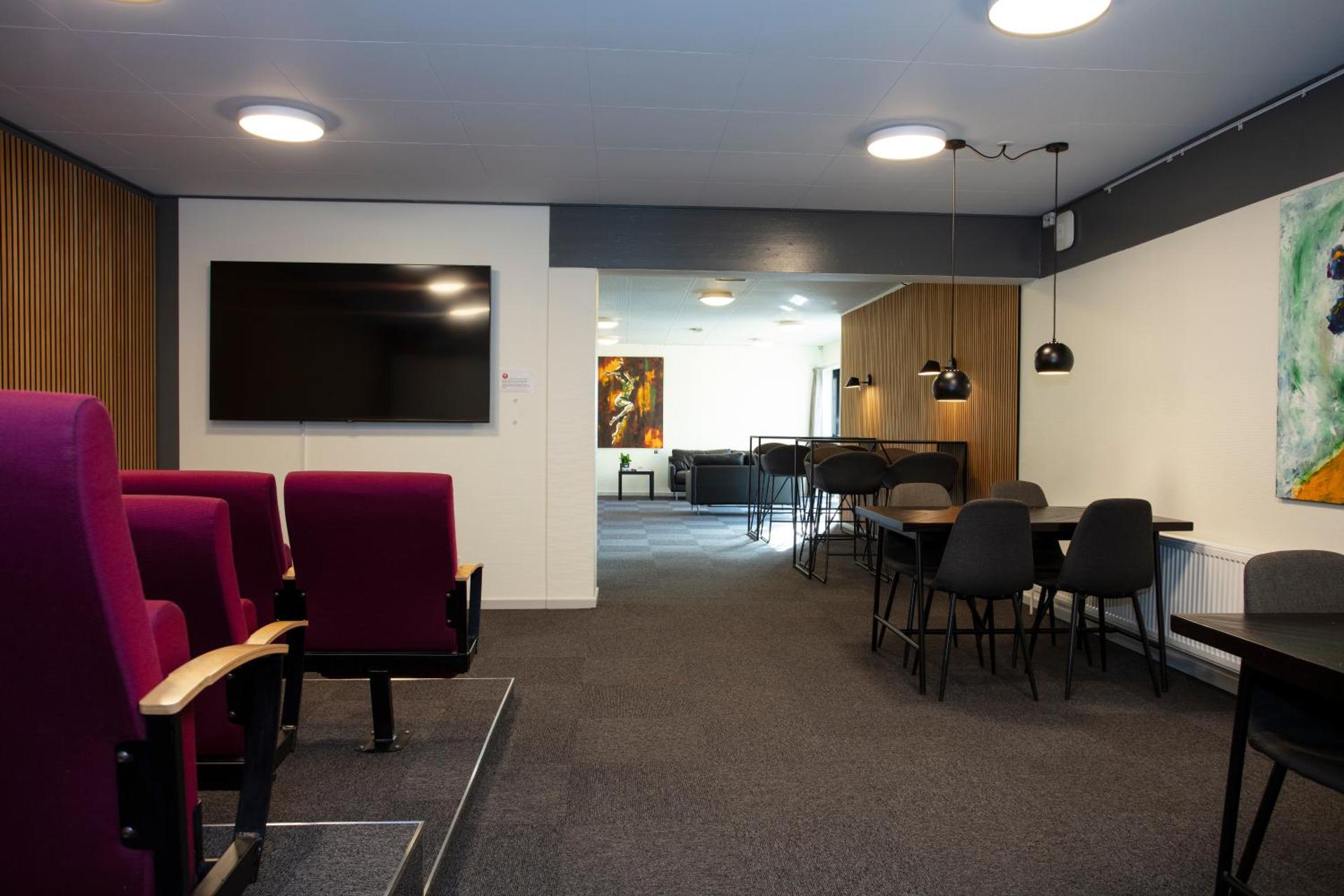 Communal lounge/ TV room