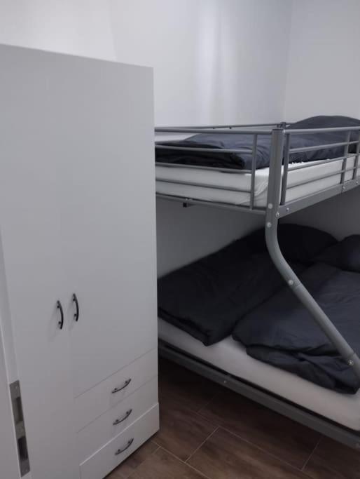 Appartement 4 Personen - Zimmer in Wohnung, zentral, ruhig, modern