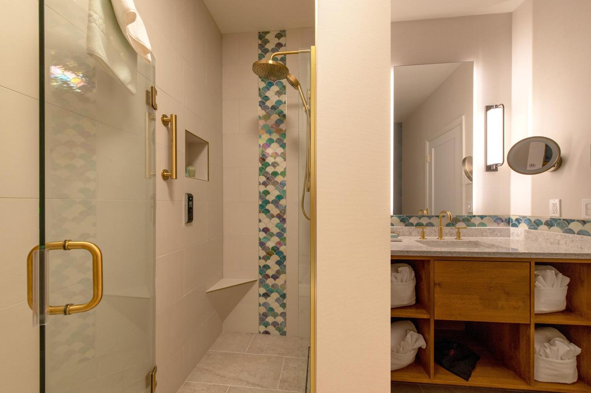 Pacific Suites 2 King (Non View)