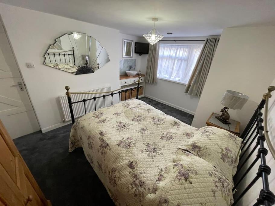 Charming Countryside Cottage Ground Floor Apartment in Combeinteignhead Devon