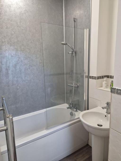 The Old Ship Hotel, apartment 2