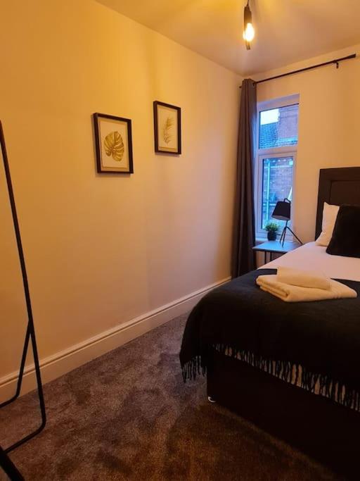 Centrally located to the city of Lincoln (Egon)