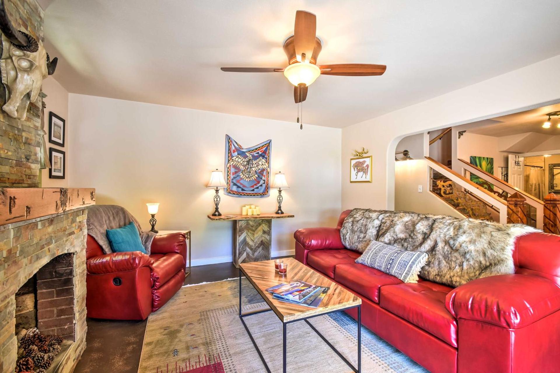 Cozy Home with Media Room Short Walk to Taos Plaza!
