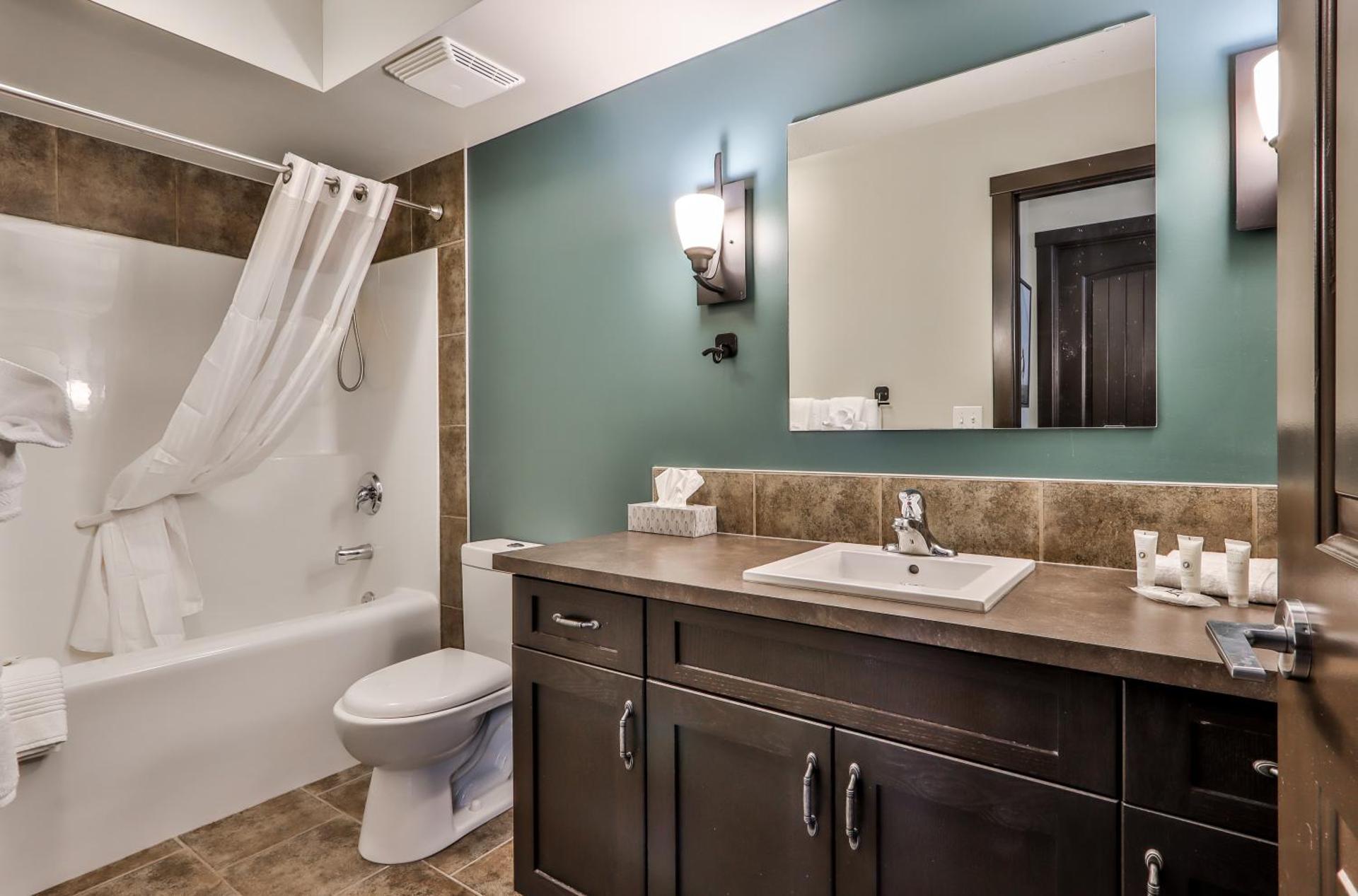 SCENIC 1 Bedroom plus Den, PET FRIENDLY managed by Little Sister Getaways