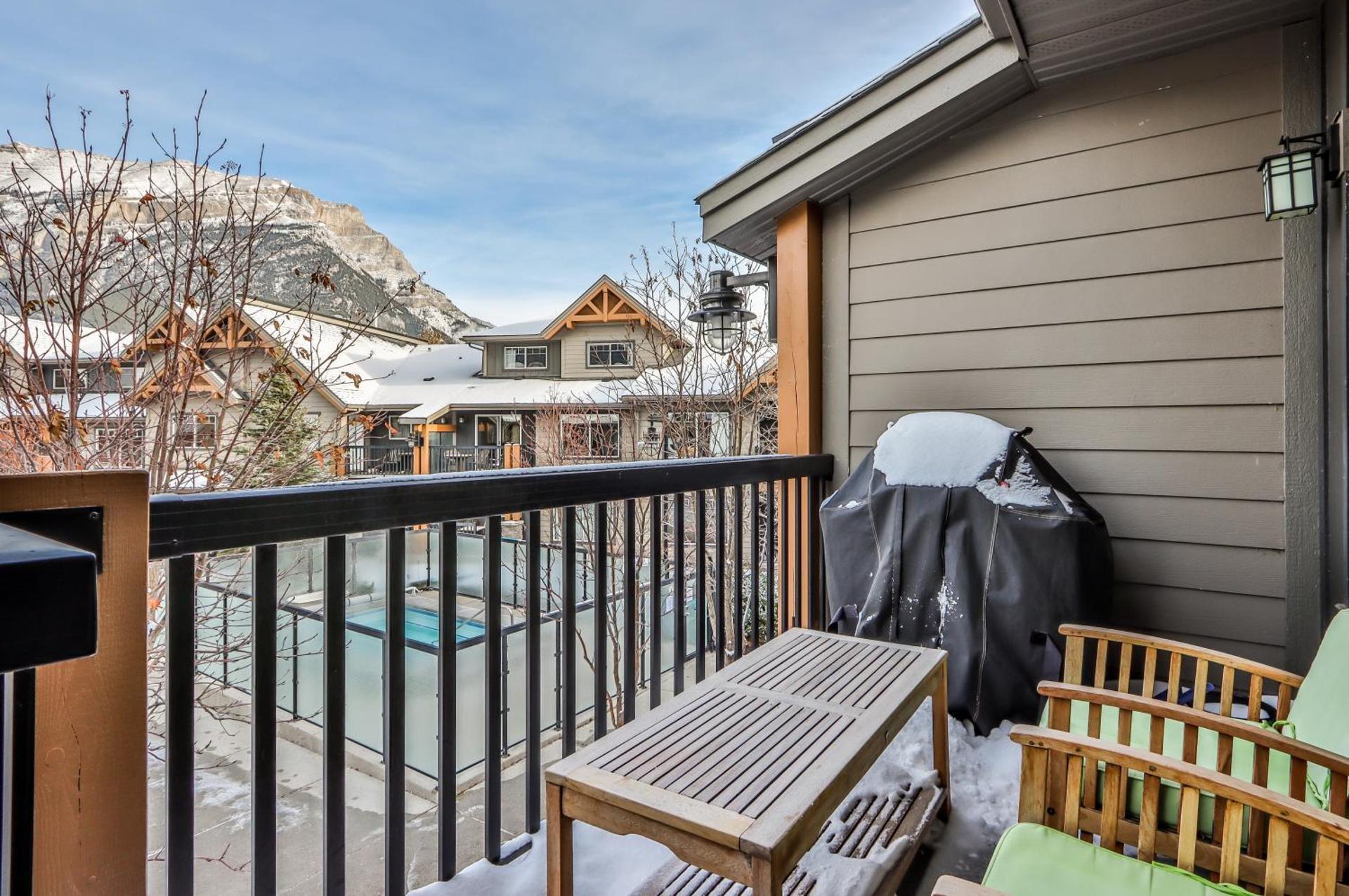 SCENIC 1 Bedroom plus Den, PET FRIENDLY managed by Little Sister Getaways