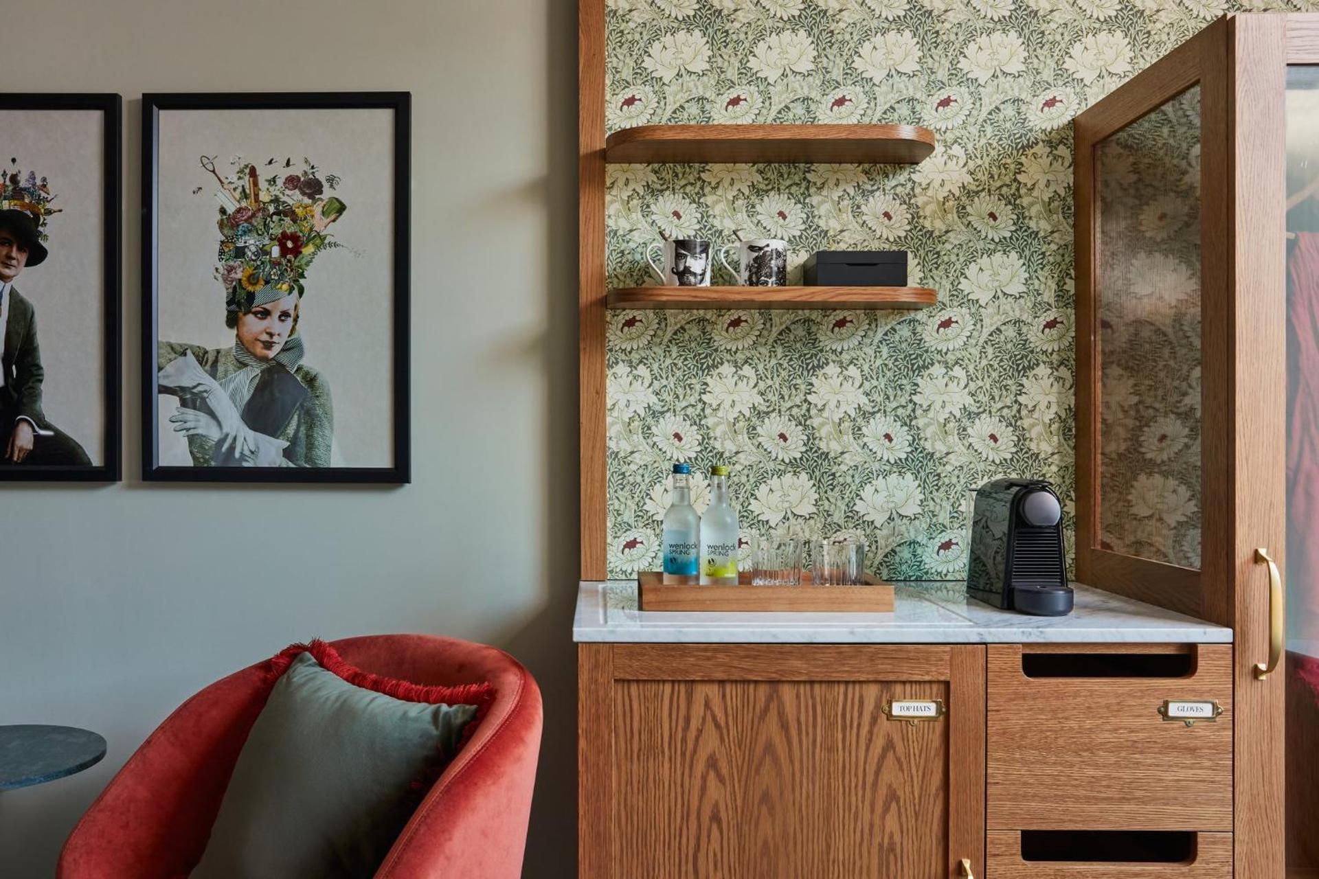 Photo of the whole room