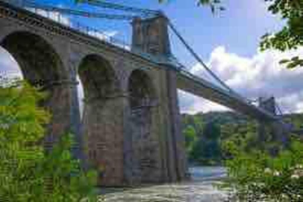 Compact Modern Apartment Single Person or Couple Only