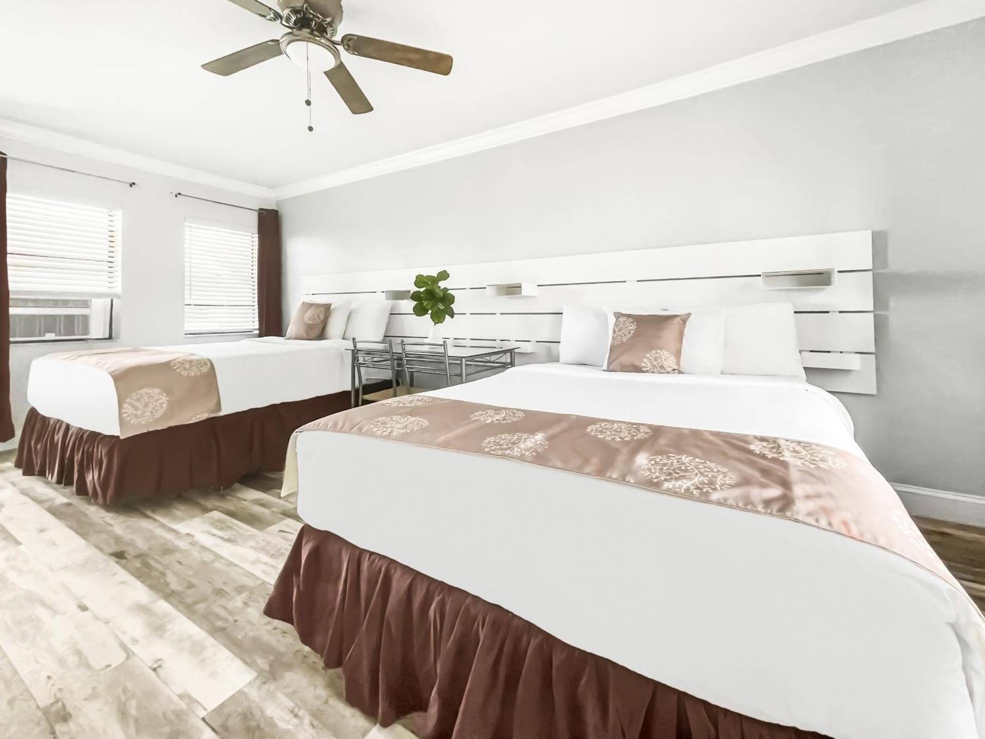 Deluxe Oceanfront 2 Queens