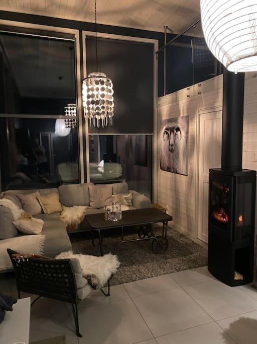 Delikat hytte omgitt av Hallingdals vakre fjell