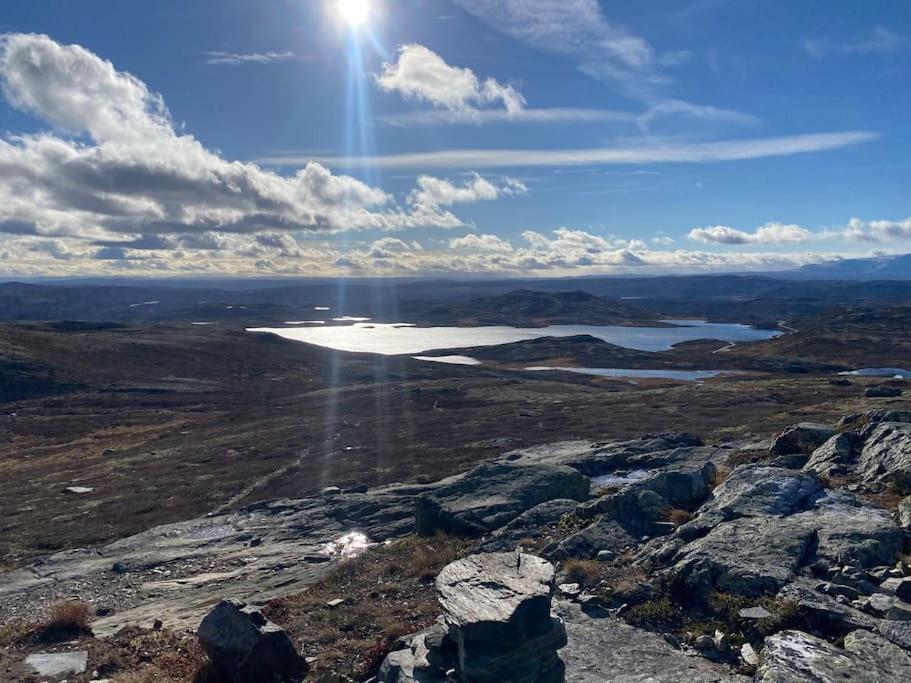 Delikat hytte omgitt av Hallingdals vakre fjell