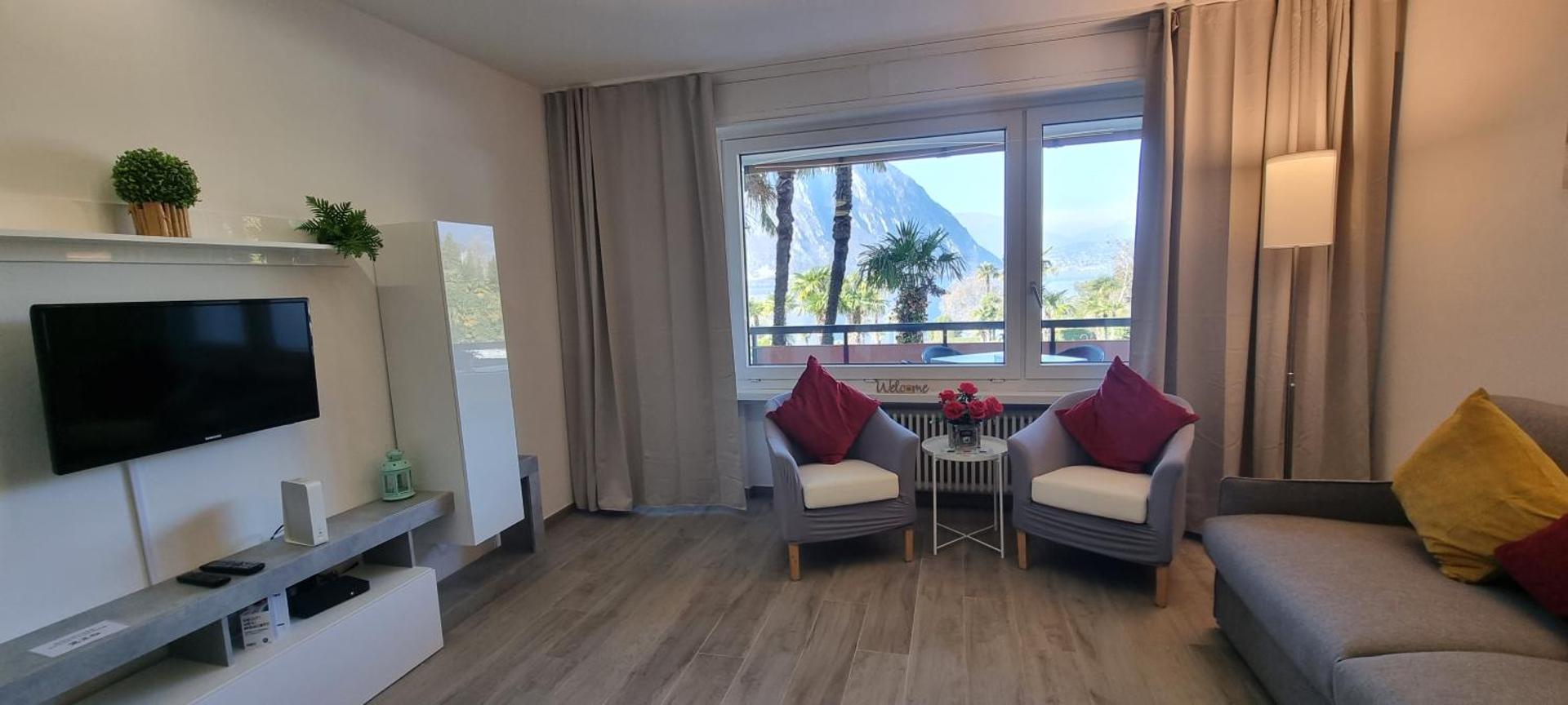 Communal lounge/ TV room