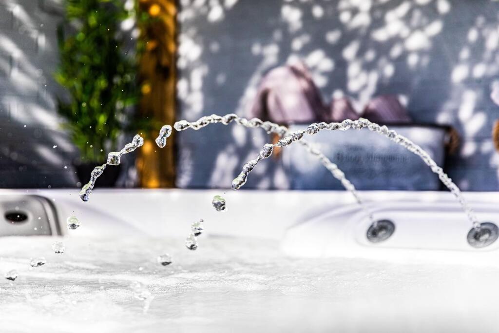 Stunning house close to the stadium + Hot tub!