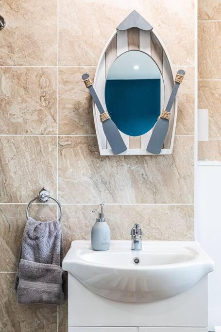 Stunning house close to the stadium + Hot tub!