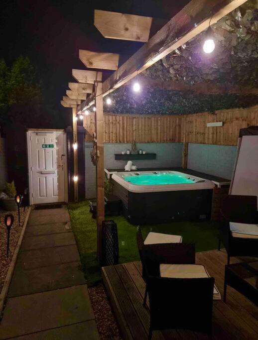 Stunning house close to the stadium + Hot tub!