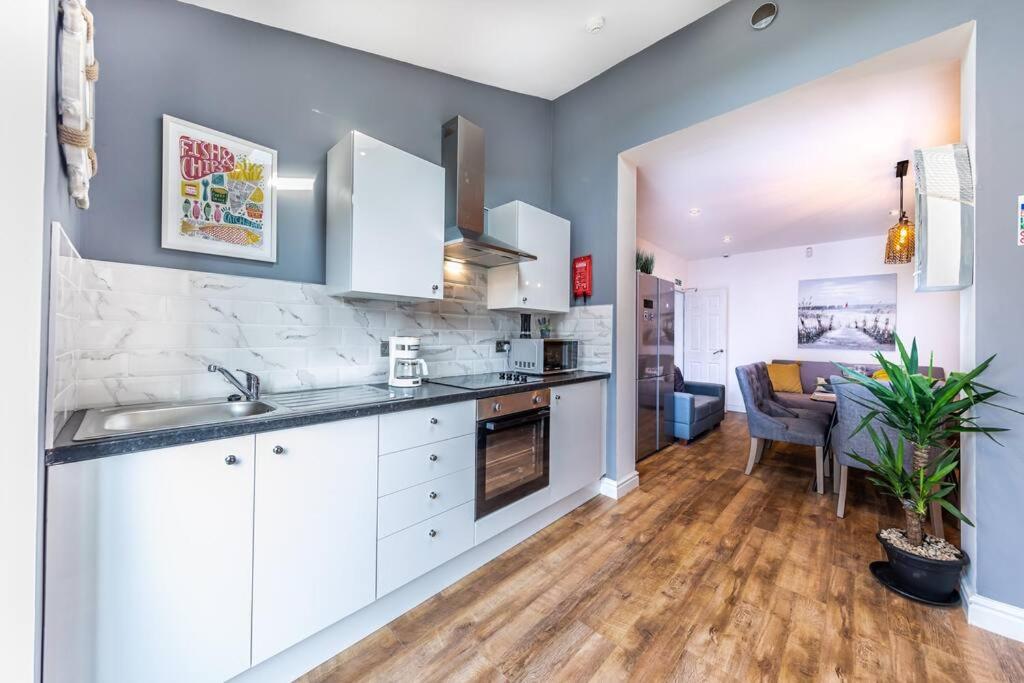 Stunning house close to the stadium + Hot tub!