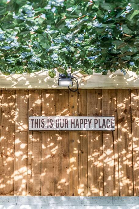 Stunning house close to the stadium + Hot tub!