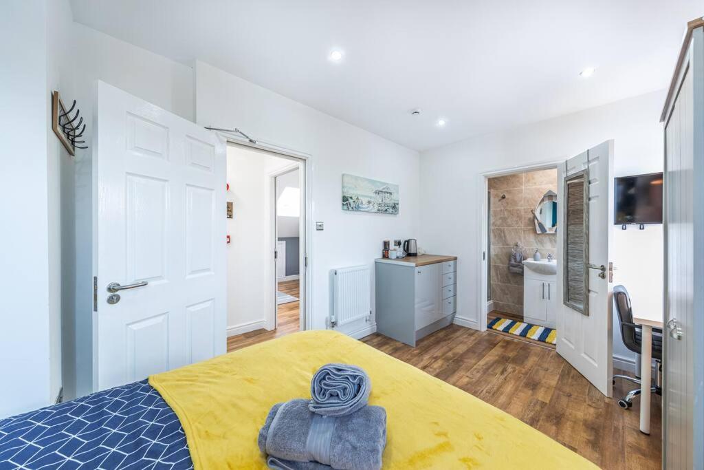 Stunning house close to the stadium + Hot tub!