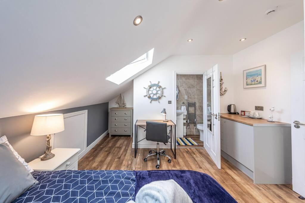 Stunning house close to the stadium + Hot tub!