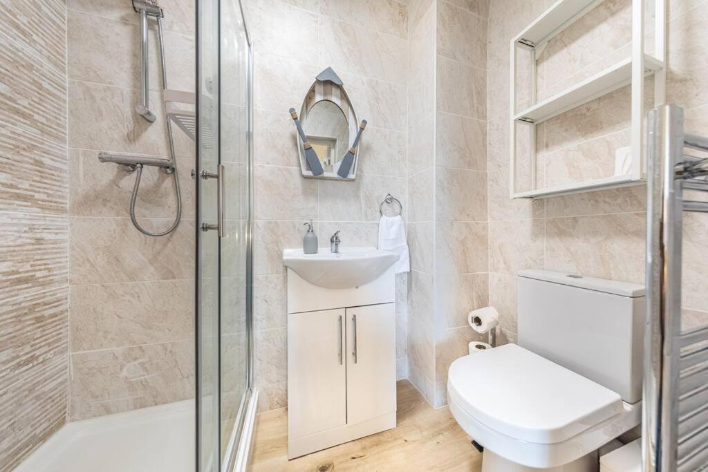 Stunning house close to the stadium + Hot tub!