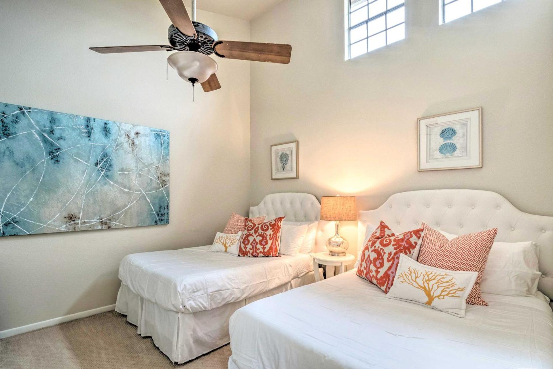 Horseshoe Bay Townhome with Patio and Outdoor Pool!