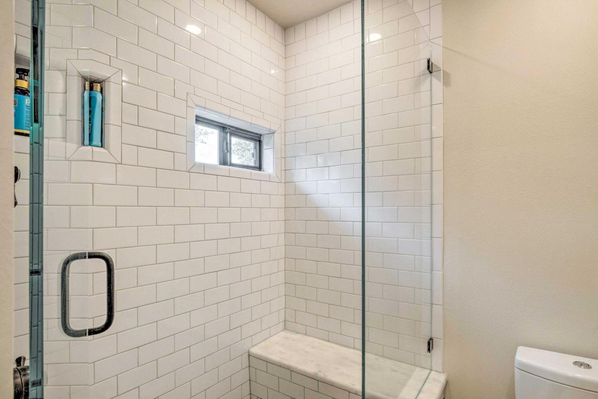 Horseshoe Bay Townhome with Patio and Outdoor Pool!