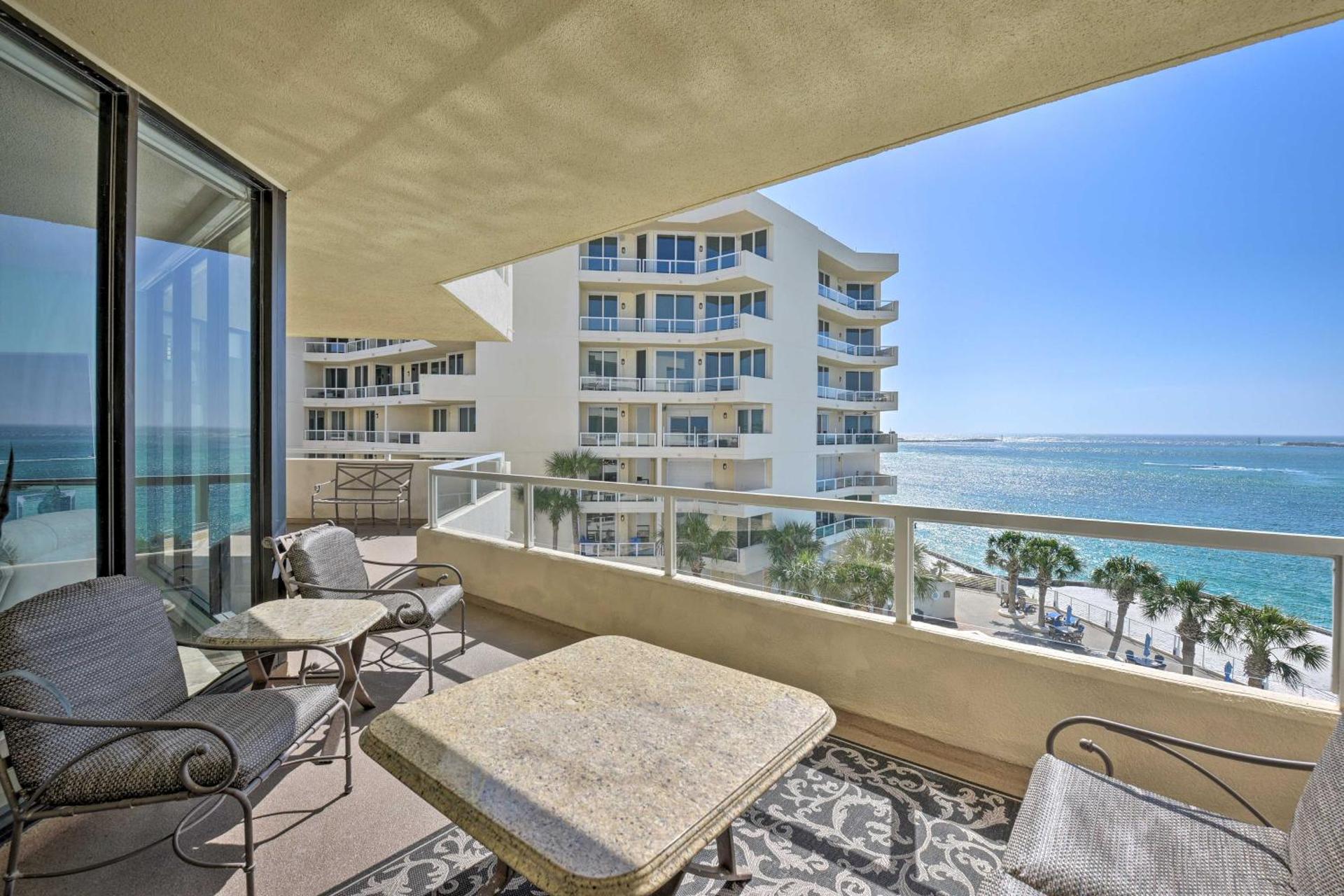 Gulf View Destin Condo with Resort Pool and Spa!