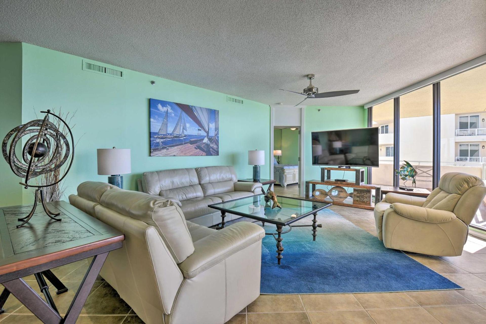 Gulf View Destin Condo with Resort Pool and Spa!