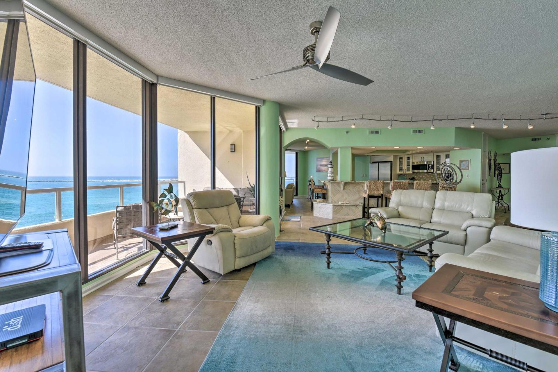 Gulf View Destin Condo with Resort Pool and Spa!
