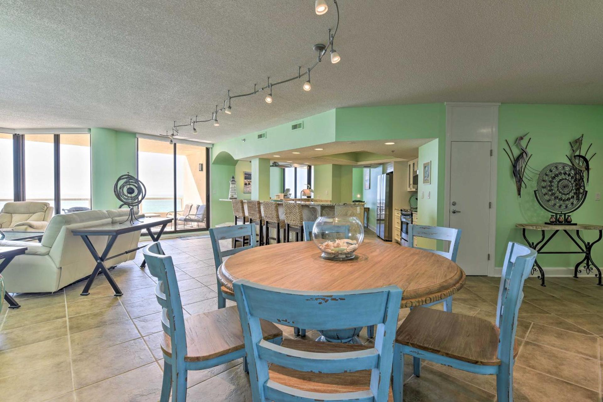Gulf View Destin Condo with Resort Pool and Spa!