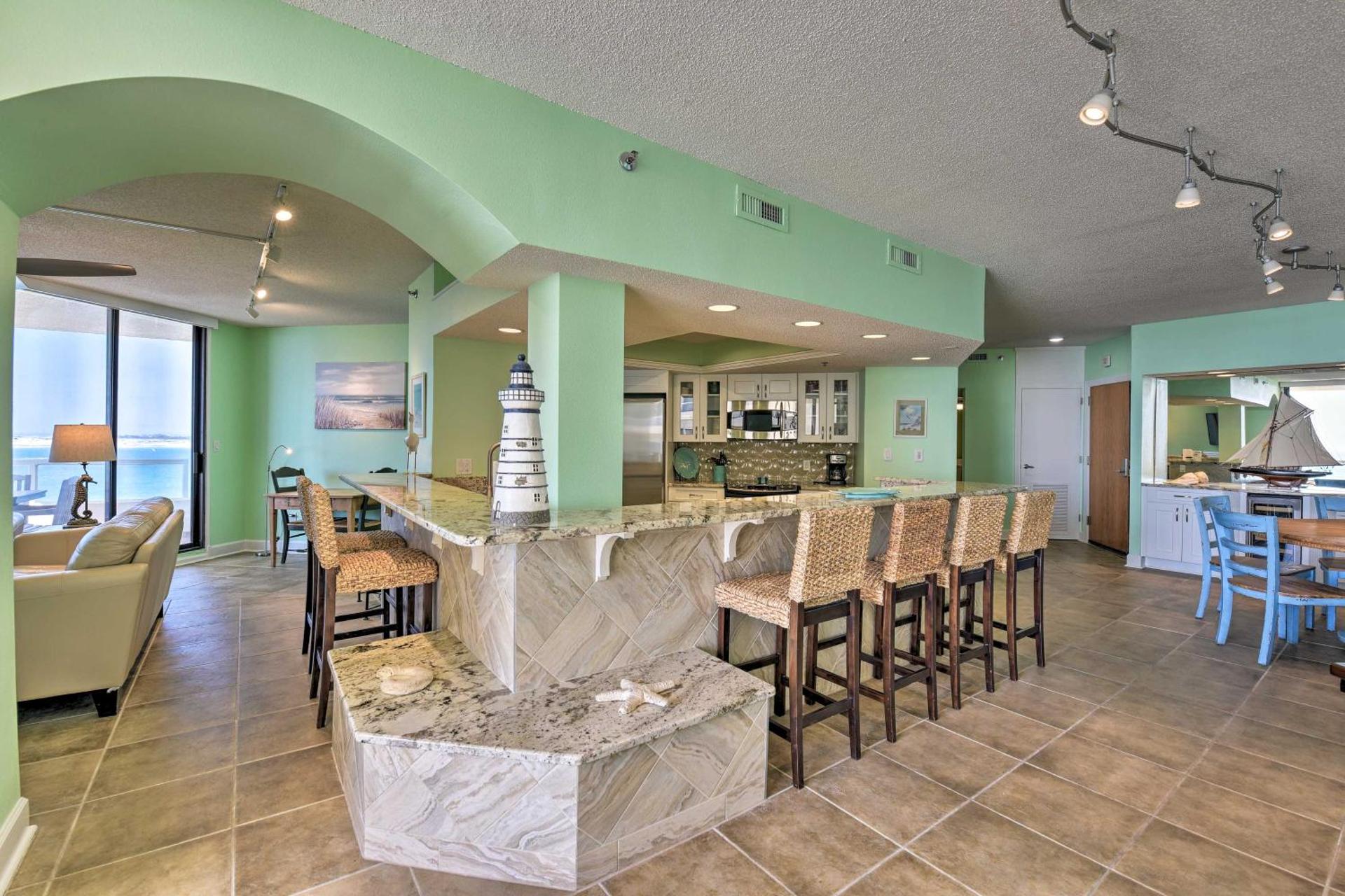 Gulf View Destin Condo with Resort Pool and Spa!