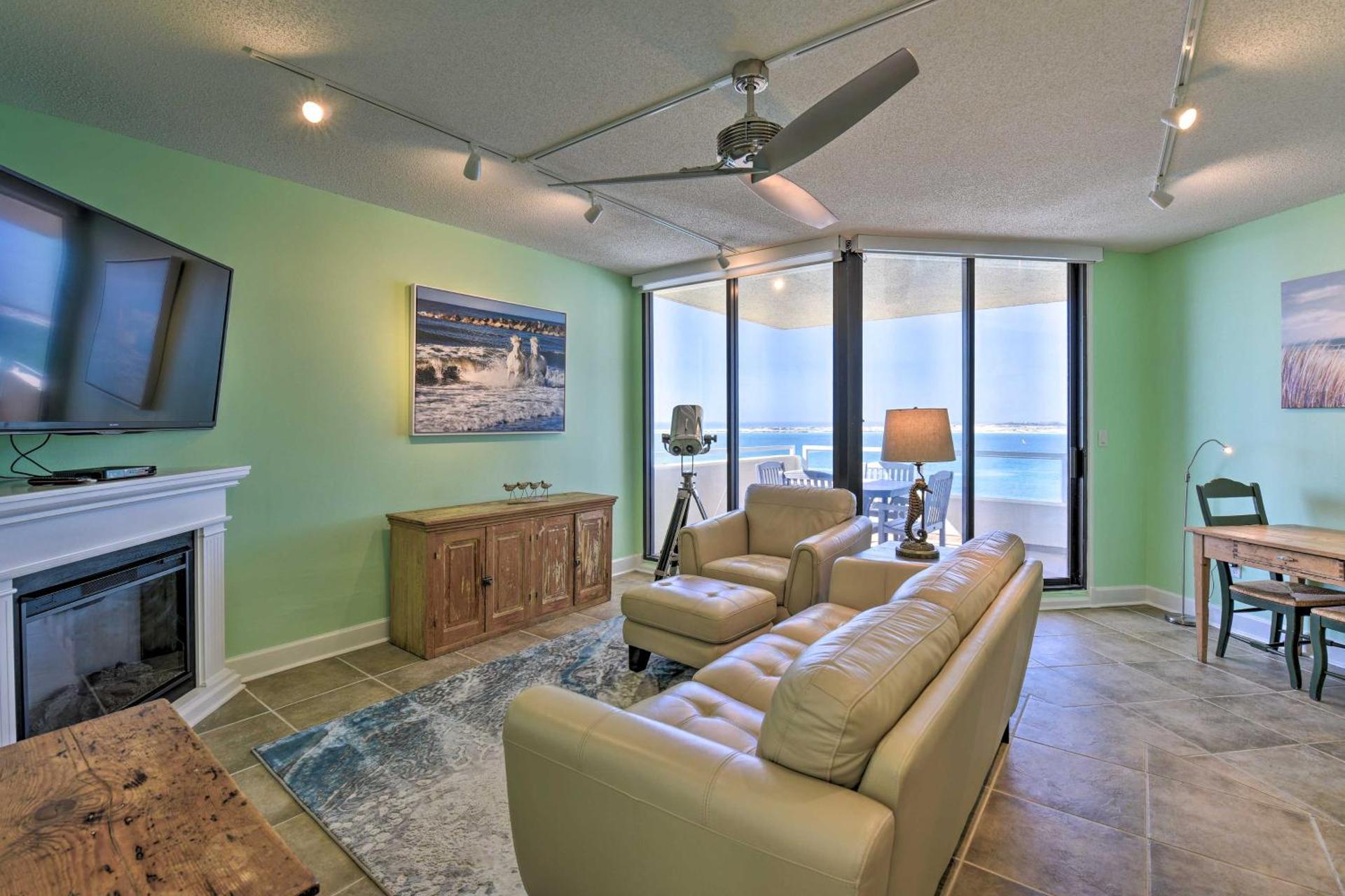 Gulf View Destin Condo with Resort Pool and Spa!