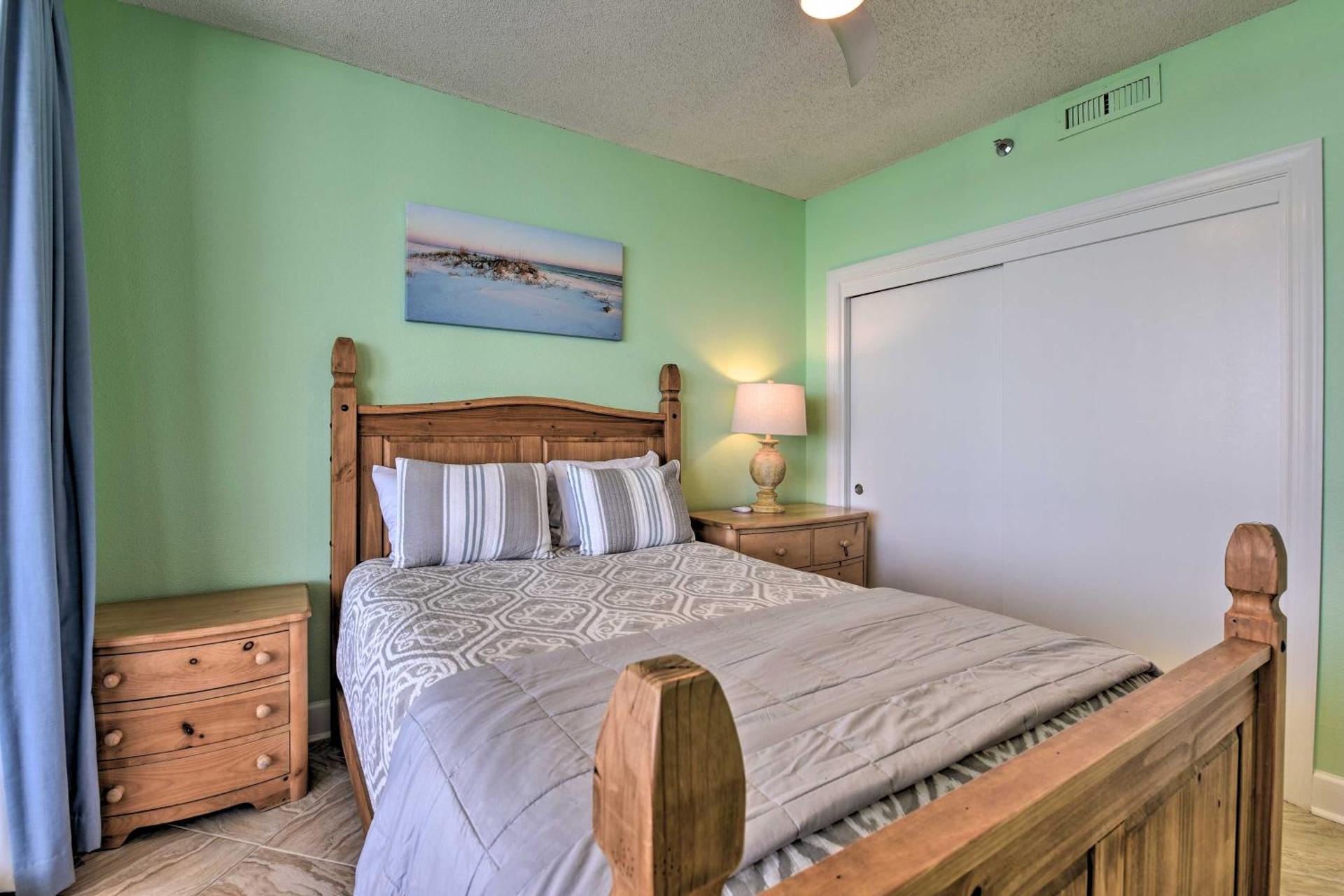 Gulf View Destin Condo with Resort Pool and Spa!