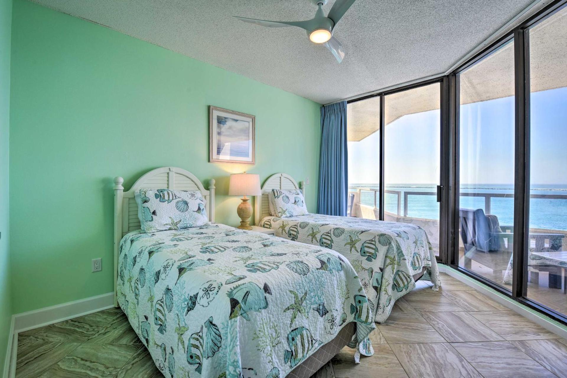 Gulf View Destin Condo with Resort Pool and Spa!