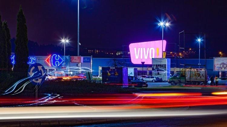 Inchiriez apartament nou cu posibilitate de parcare