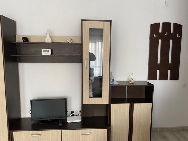 Inchiriez apartament nou cu posibilitate de parcare